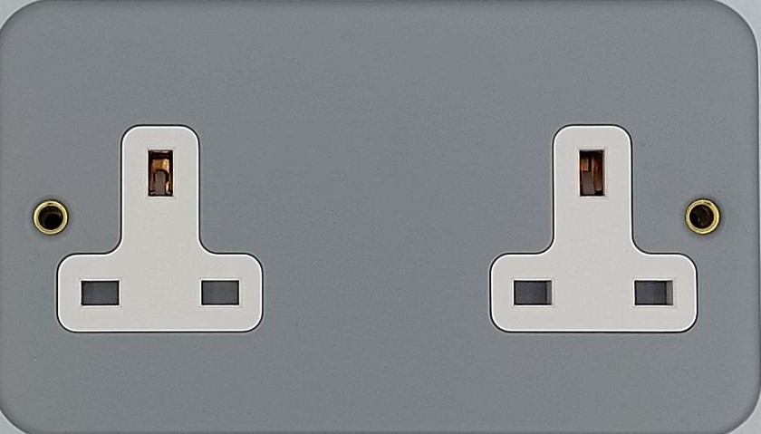 MS132 Niglon Metal Clad 13A 2g Unswitched  Socket
